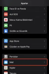 iPhone Ayarlar menüsünde Mail satırı işaretli
